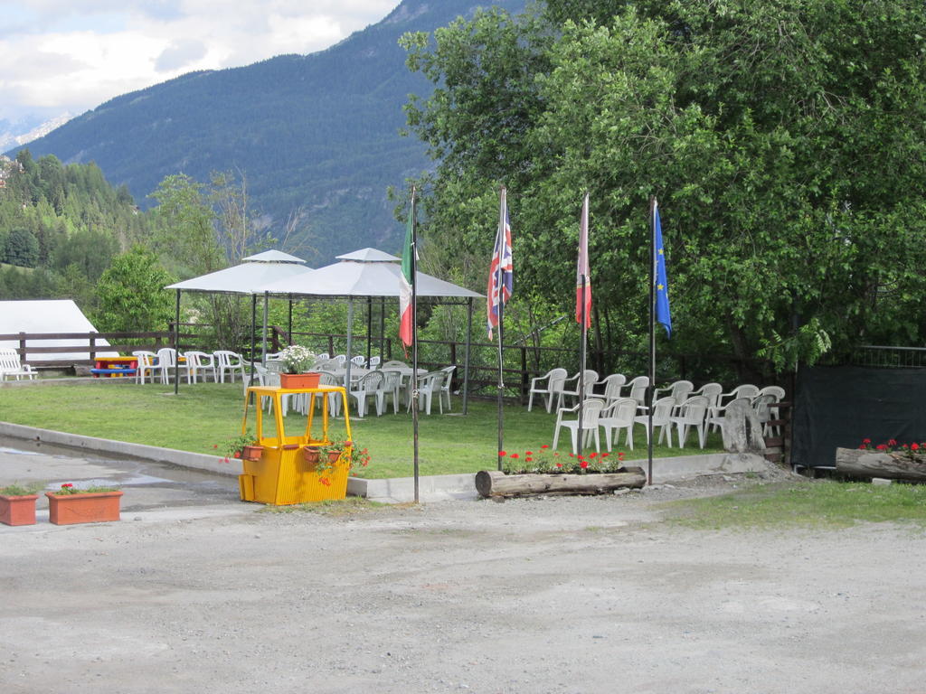 Hotel De La Telecabine Courmayeur Exterior foto