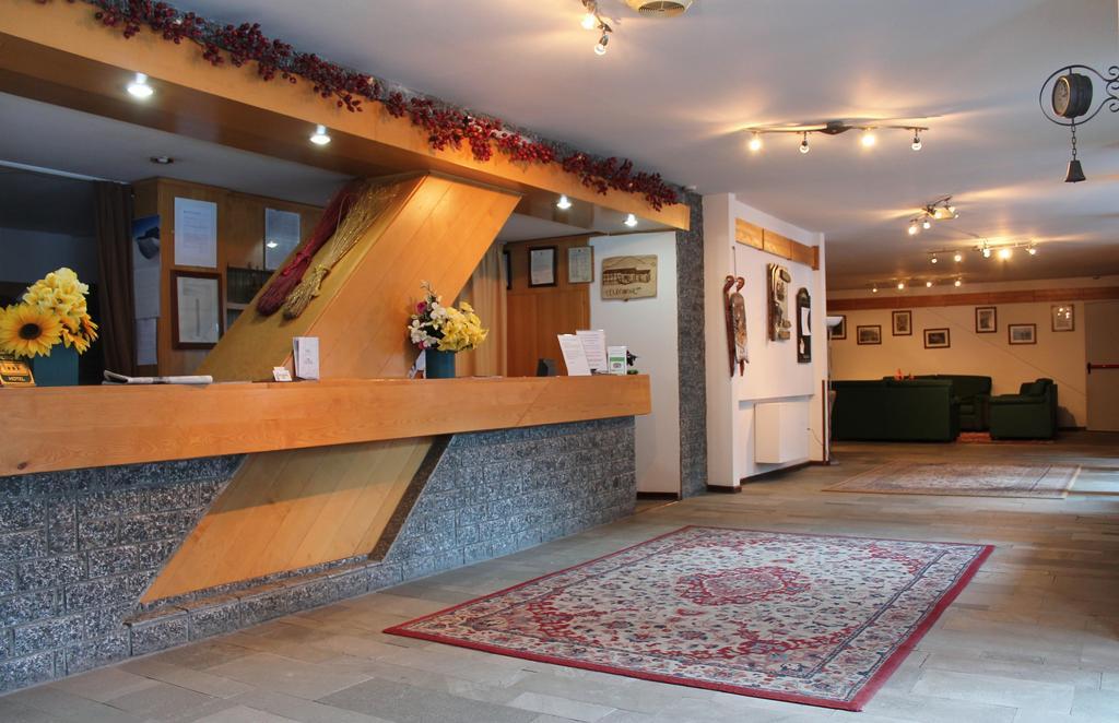 Hotel De La Telecabine Courmayeur Exterior foto