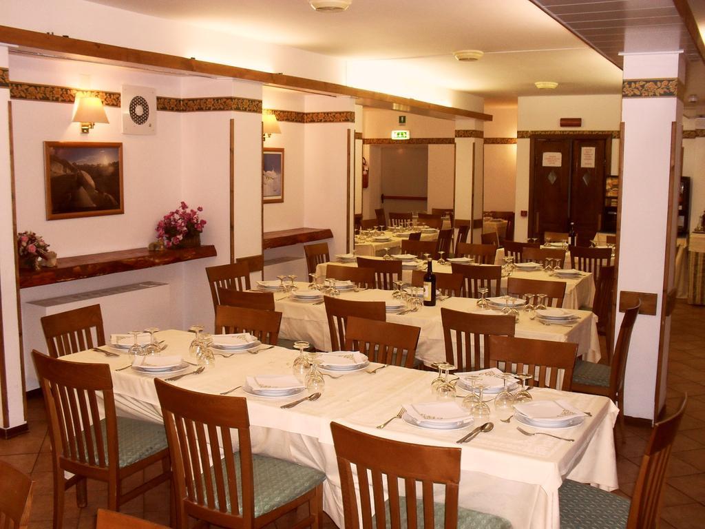 Hotel De La Telecabine Courmayeur Exterior foto