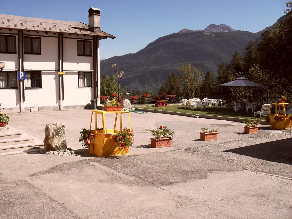 Hotel De La Telecabine Courmayeur Exterior foto