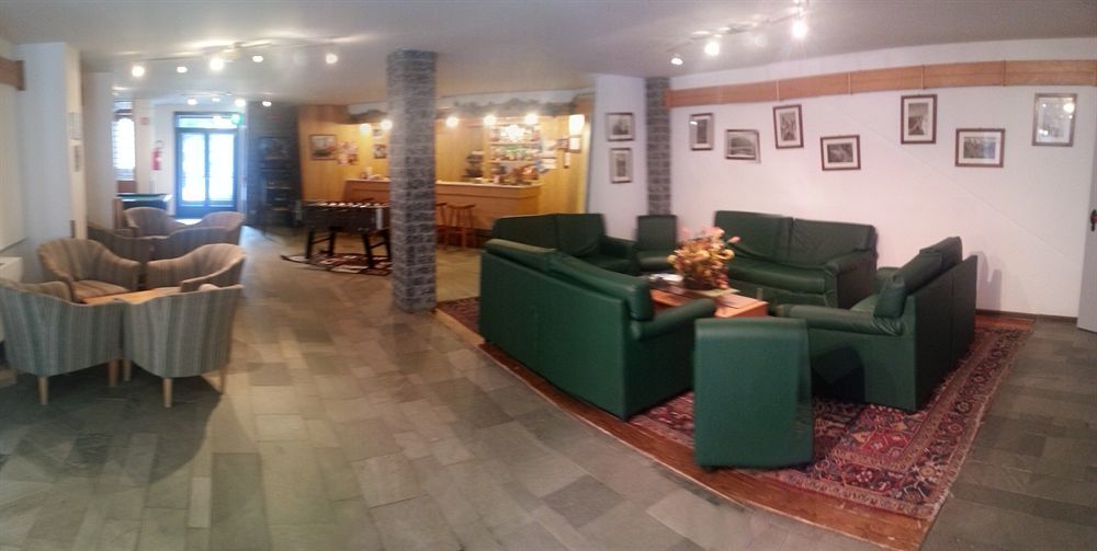 Hotel De La Telecabine Courmayeur Exterior foto